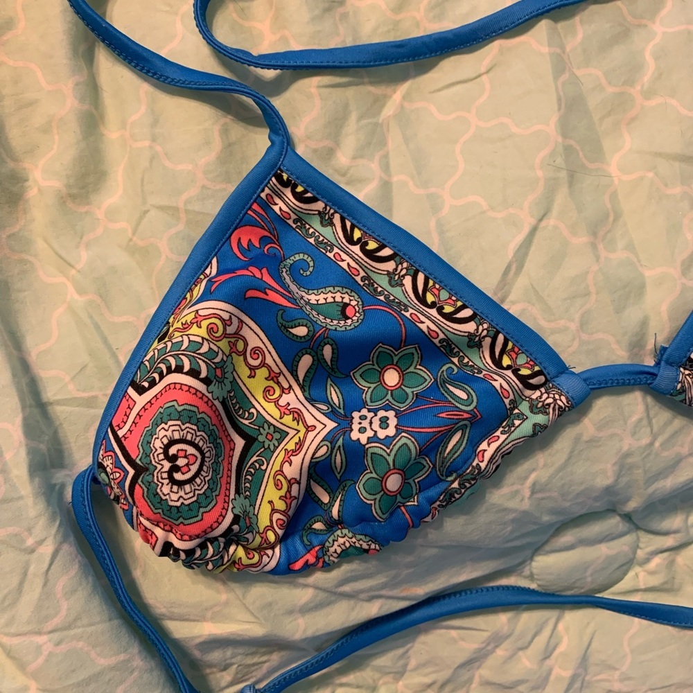 Patterned String Bikini Top - Picture 2 of 5